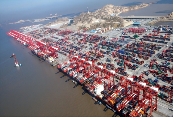 全球最大港機(jī)自動(dòng)化碼頭系統(tǒng)解決方案提供商——上海振華重工